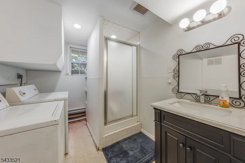 Photo of 638 River Rd