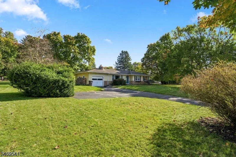 Photo of 3 Meadow Brook Rd