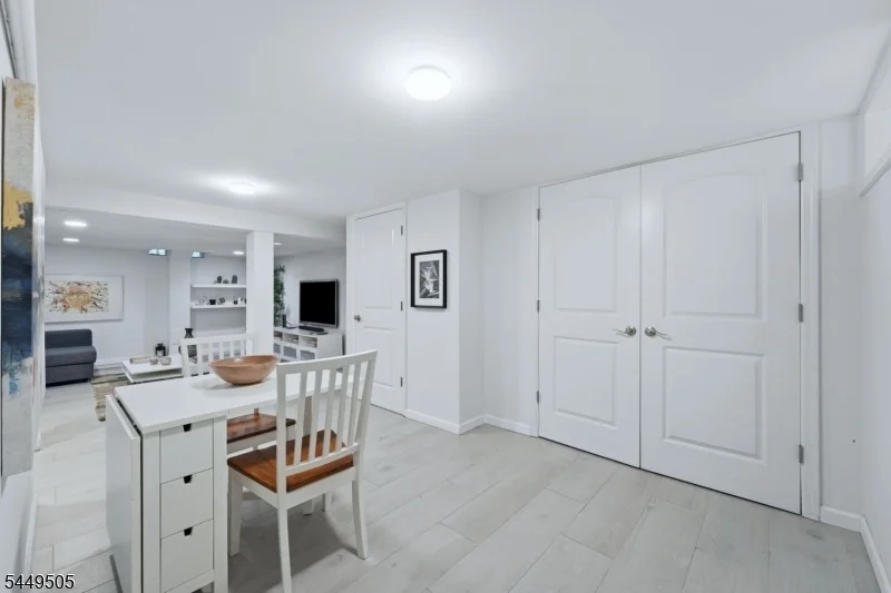 Photo of 647 Devon St