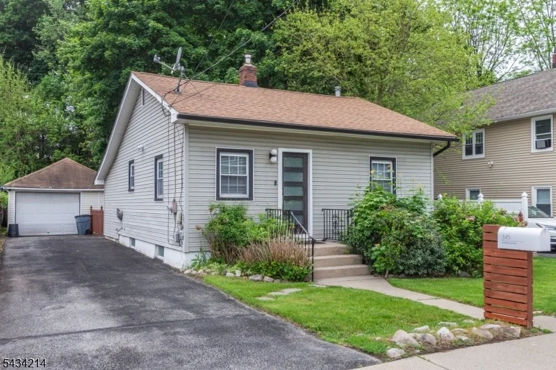 Photo of 345 Rutherford Ave