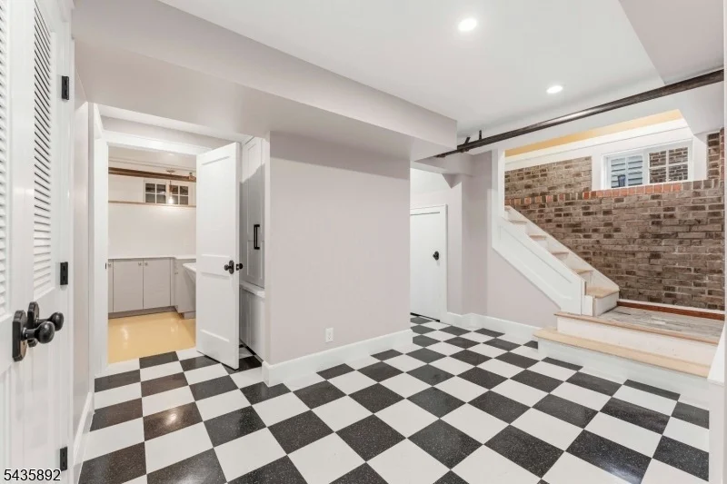 Photo of 16 Coolidge Ave