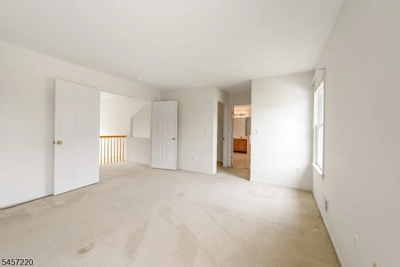 Photo of 4 Hawthorn Dr