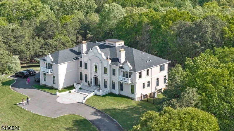 Photo of 37 Robbins Rd