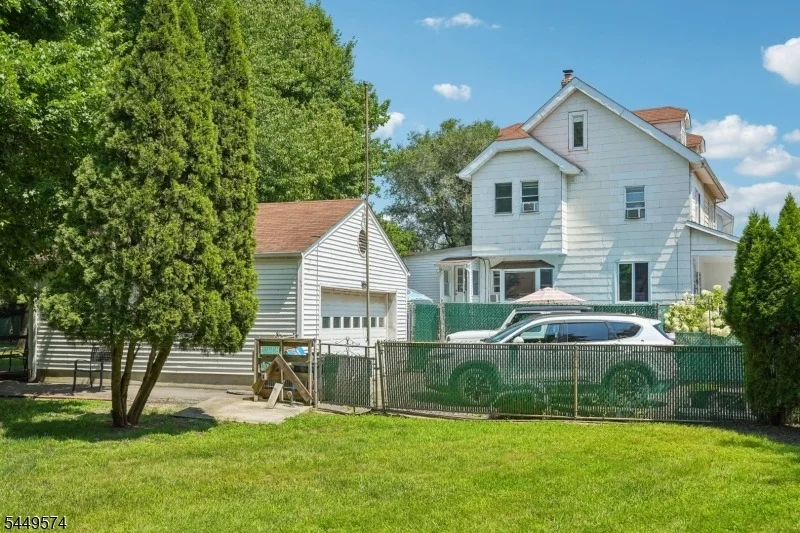 Photo of 2 Howard St