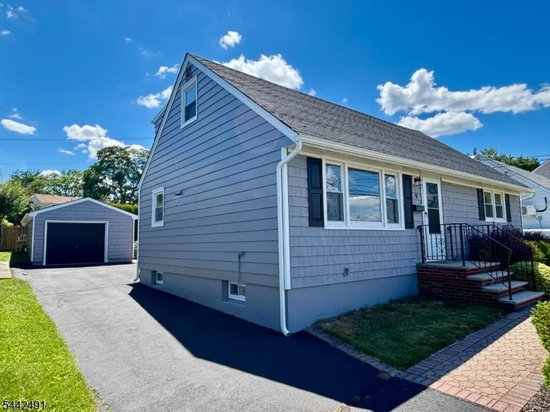 Photo of 9 Joan Pl