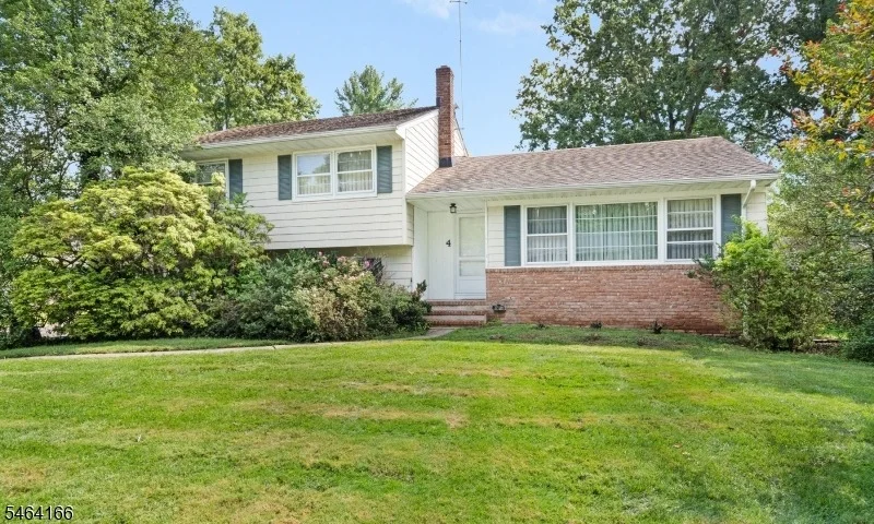 Photo of 4 Pierson Ln