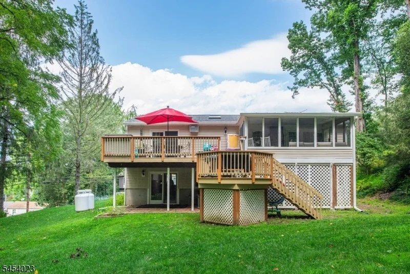 Photo of 42 Scenic Dr