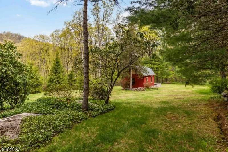 Photo of 6 Seabert Ln