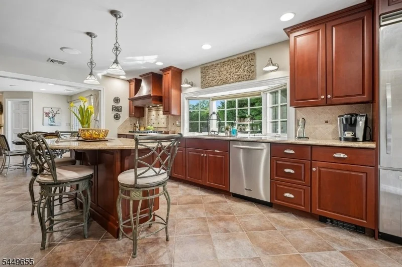 Photo of 9 Pitcairn Dr