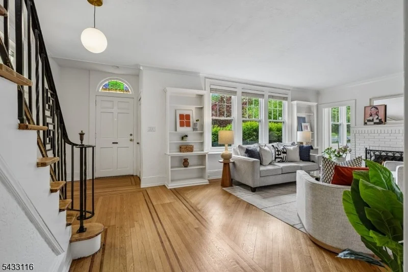 Photo of 108 Oakview Ave