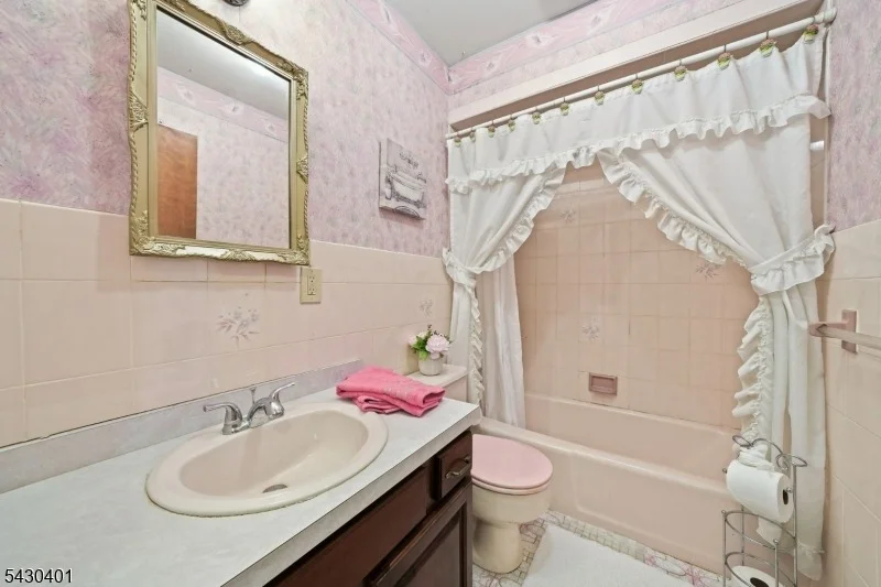 Photo of 621 Bloomfield Ave