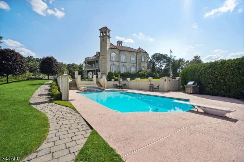 Photo of 50 Laura Dr