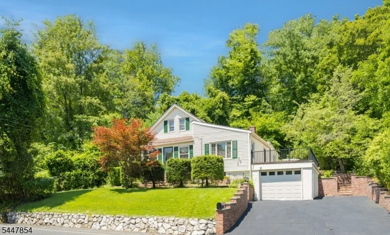 Photo of 410 River Rd