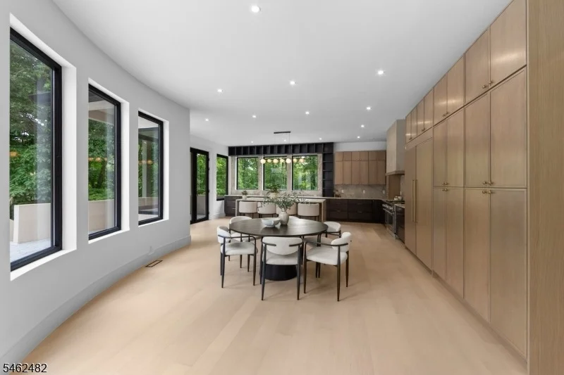 Photo of 809 West Shore Drive