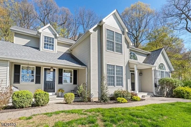 Photo of 16 Yorkshire Dr