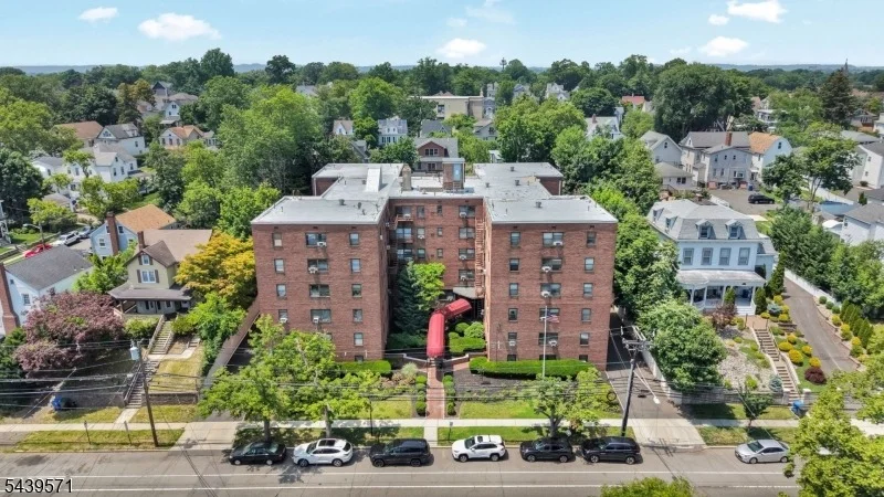 Photo of Unit 4E at 130 Orient Way
