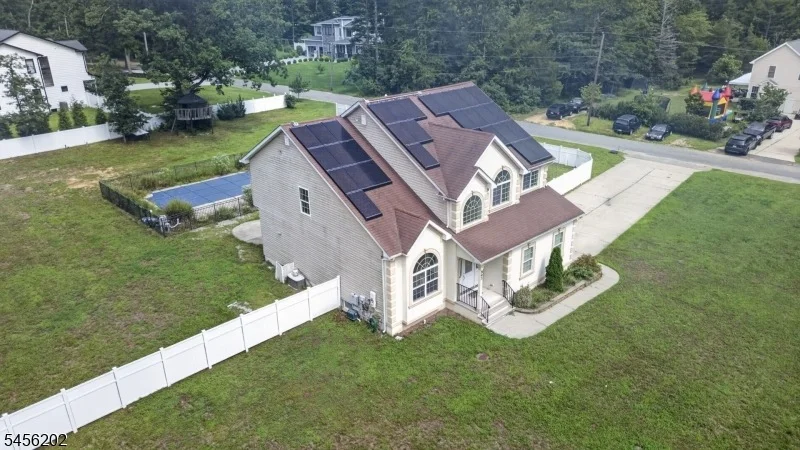 Photo of 893 Lakehurst Ave
