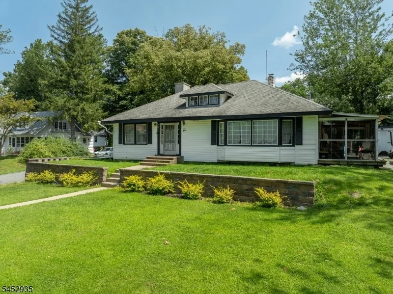 Photo of 175 Long Pond Rd