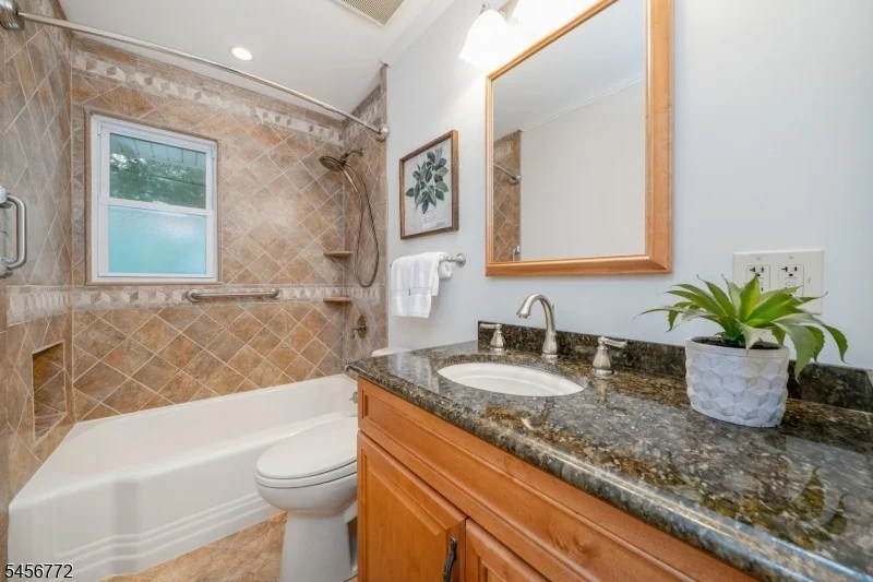 Photo of 43 Roosevelt Ave