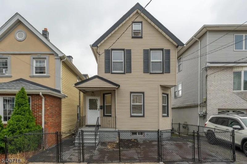 Photo of 352 Forest St