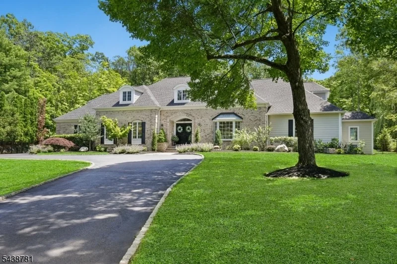 Photo of 60 Nottingham Dr