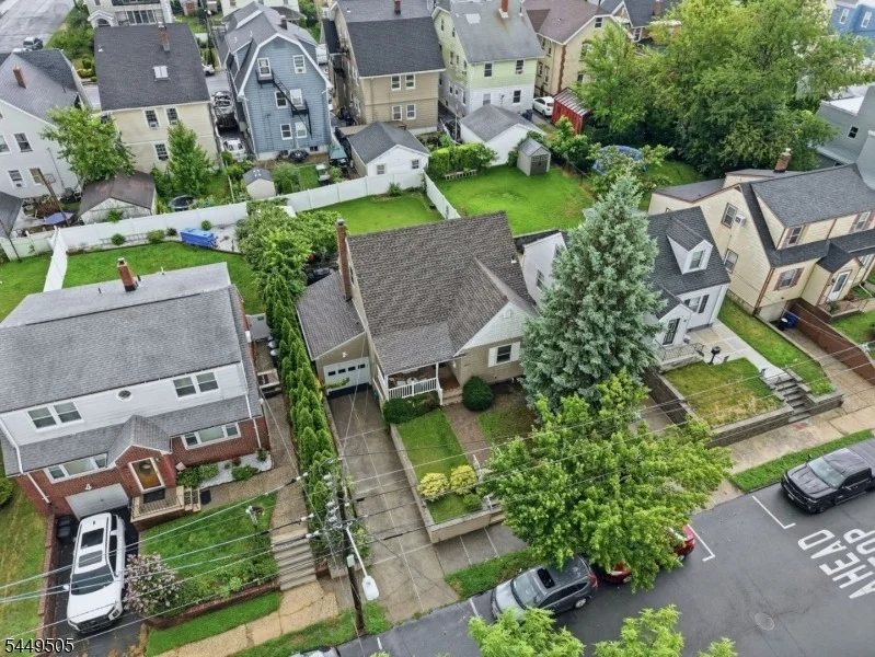 Photo of 647 Devon St