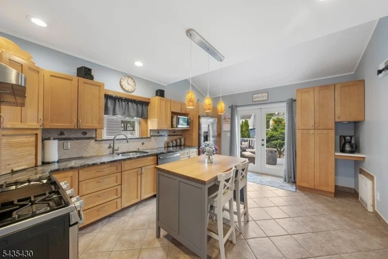 Photo of 1269 Robinson Ter