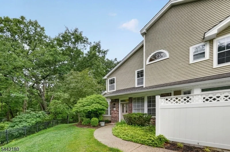 Photo of 18 Pheasant Brook Court