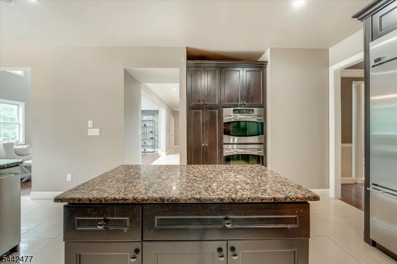 Photo of 21 Whitbay Dr
