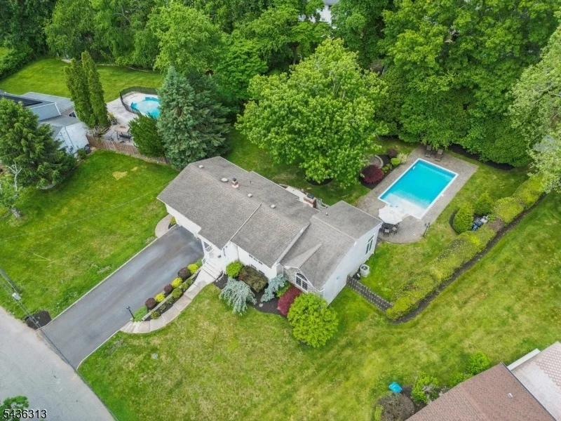 Photo of 18 Mary Ellen Dr