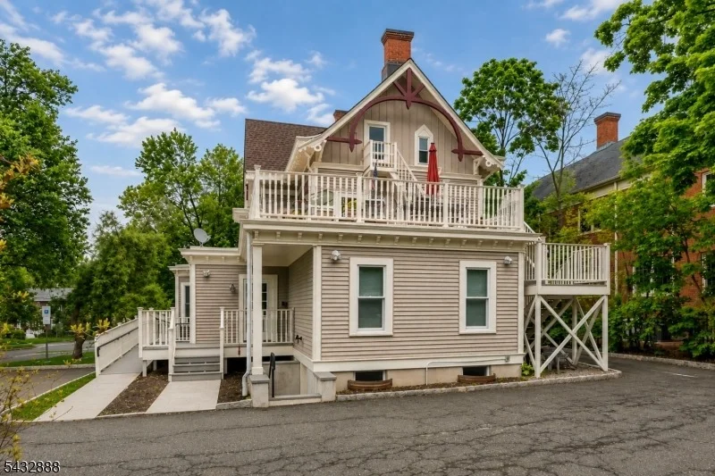 Photo of 331 Main St