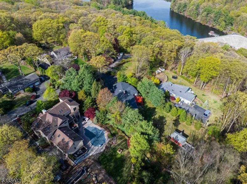 Photo of 6 Seabert Ln
