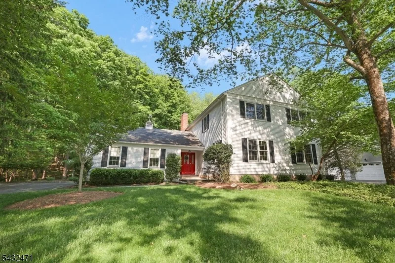 Photo of 7 Pontiac Dr