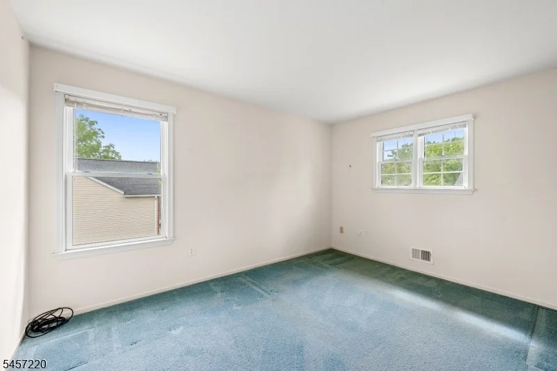 Photo of 4 Hawthorn Dr