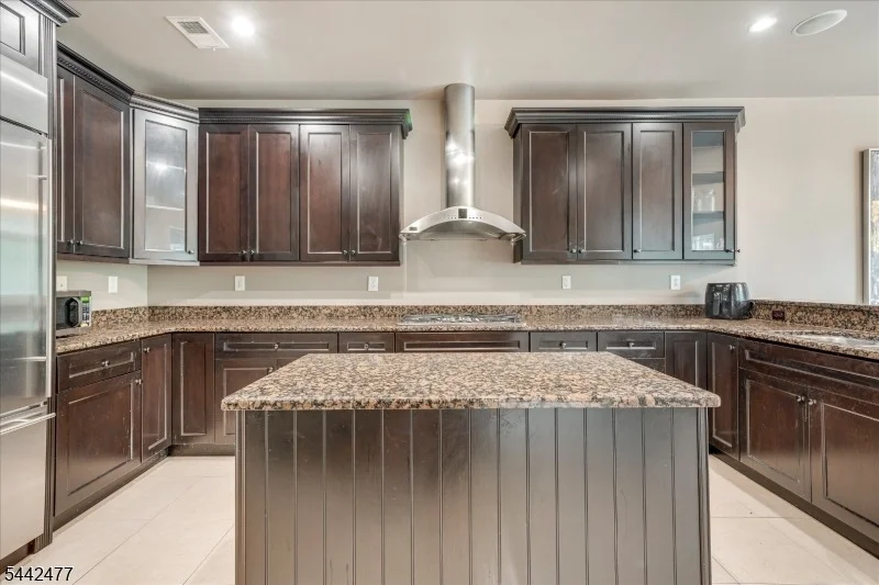 Photo of 21 Whitbay Dr