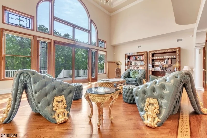 Photo of 37 Robbins Rd
