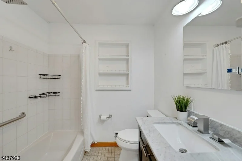 Photo of 451 Chestnut St