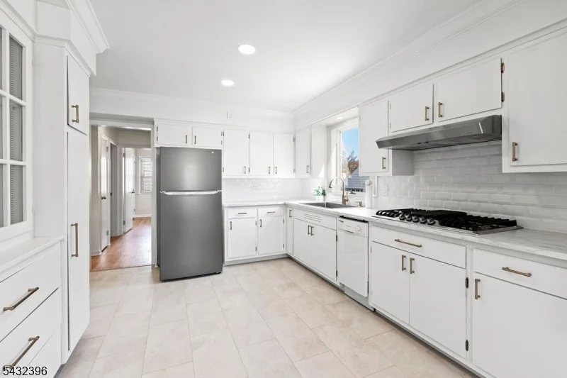 Photo of 663 Mountain Ave