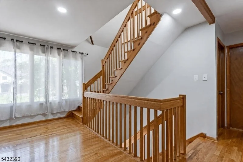 Photo of 17 Hickory Dr