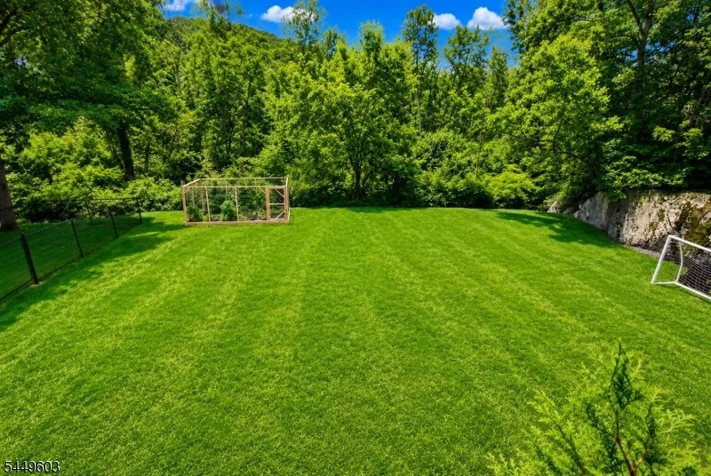Photo of 18 Tamarack Rd