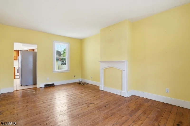 Photo of 54 Front St