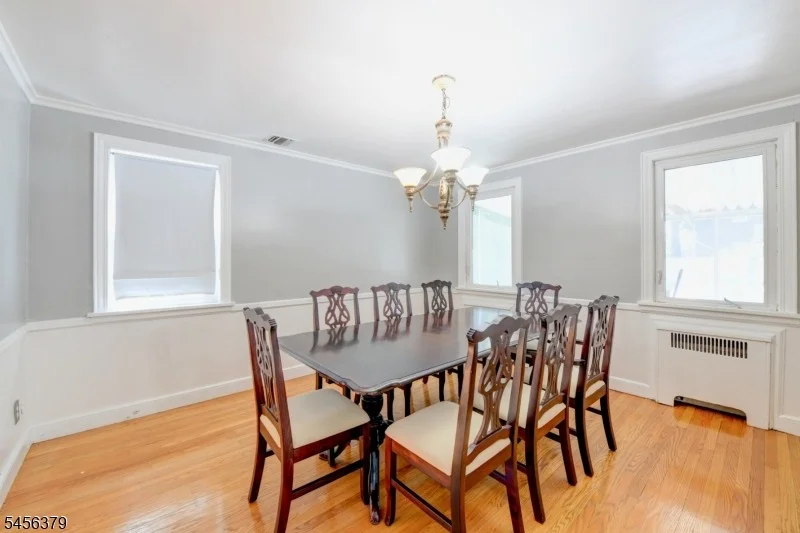 Photo of 2758 Larchmont Rd