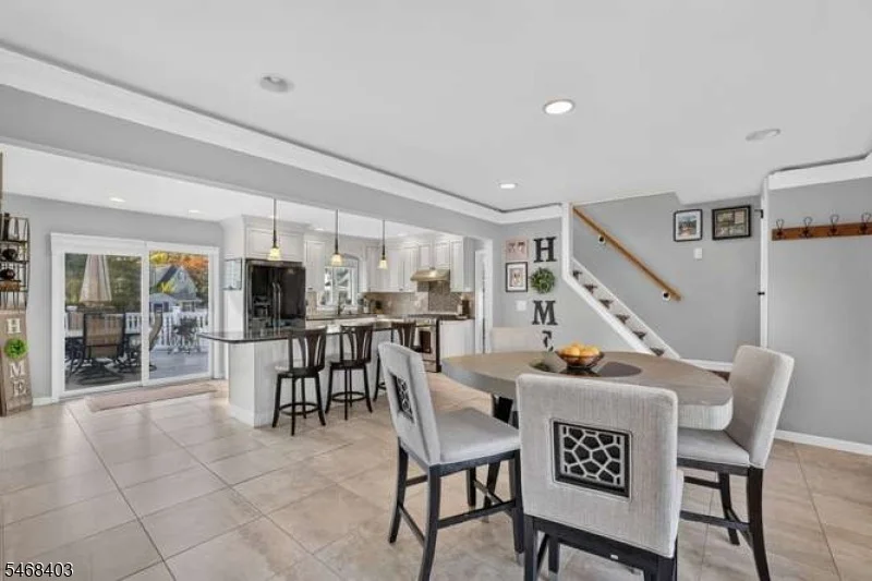 Photo of 6 White Oak Ln