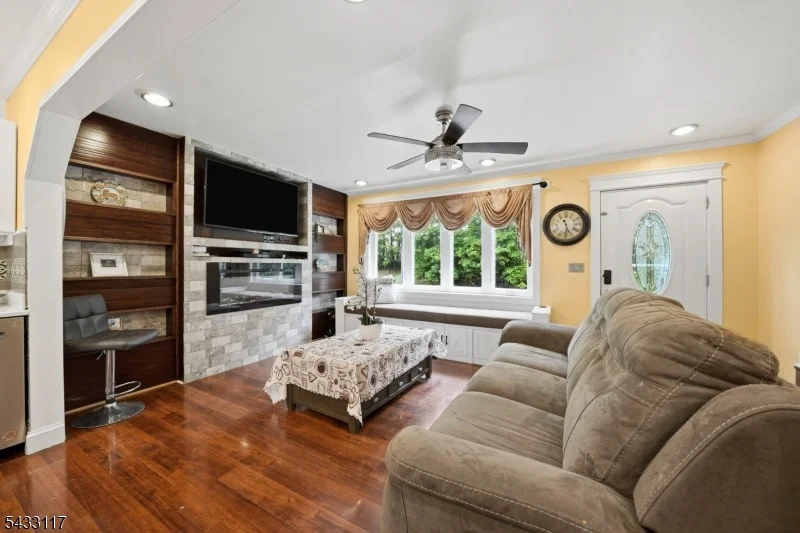 Photo of 52 Barbara Dr