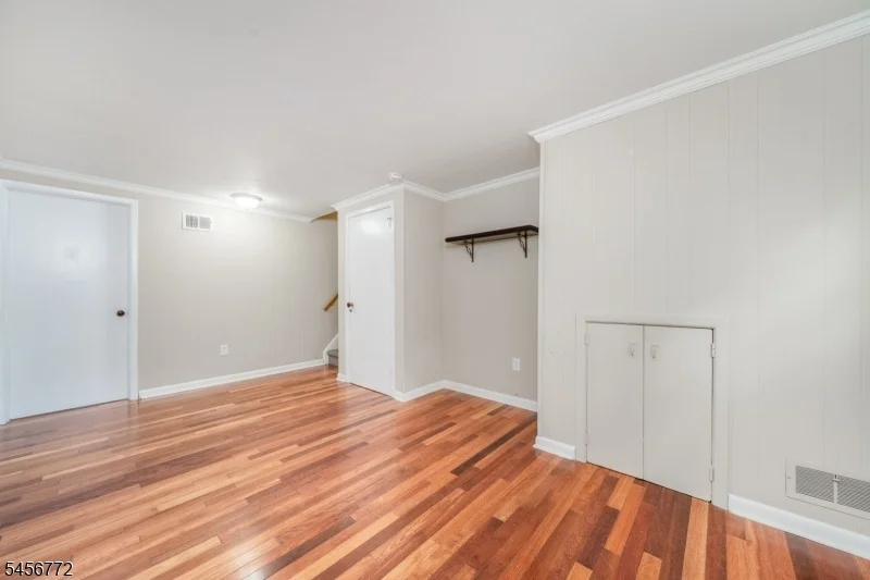 Photo of 43 Roosevelt Ave