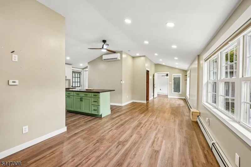 Photo of 8 Summit Rd
