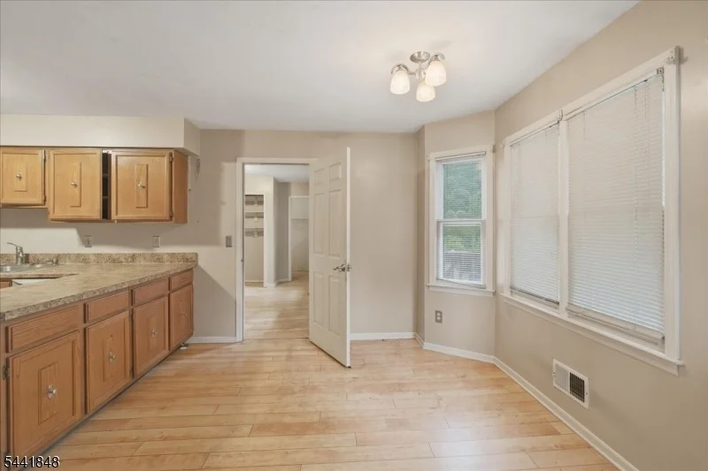 Photo of 28 Amherst Ct