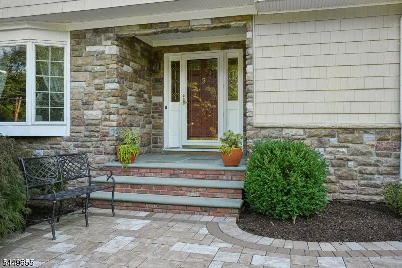 Photo of 9 Pitcairn Dr