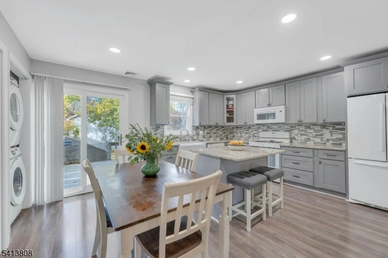 Photo of 39 Delaware Rd