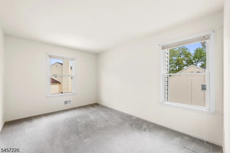 Photo of 4 Hawthorn Dr